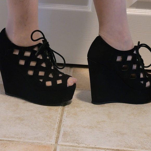 Black Platform Wedgey shoes - Picture 1 of 6